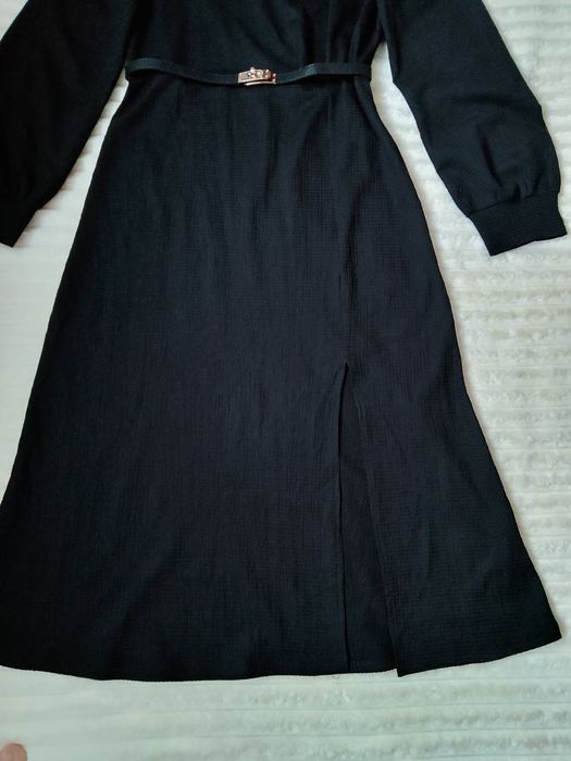 Длинное платье с разрезом - размер М