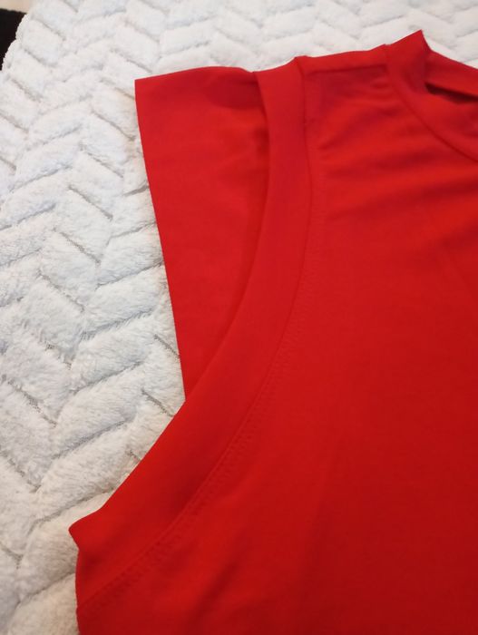 Nowy t-shirt czerwony rozmiar l cena 10 zł