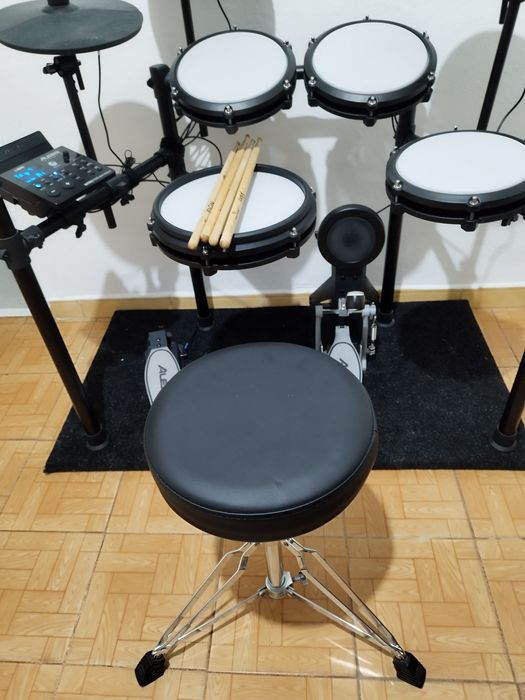 Bateria Eletrónica Alesis Nitro Max + Extras (Como Nova)