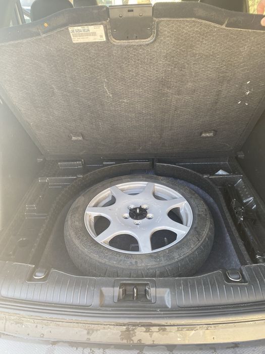Ford Escape автомобіль