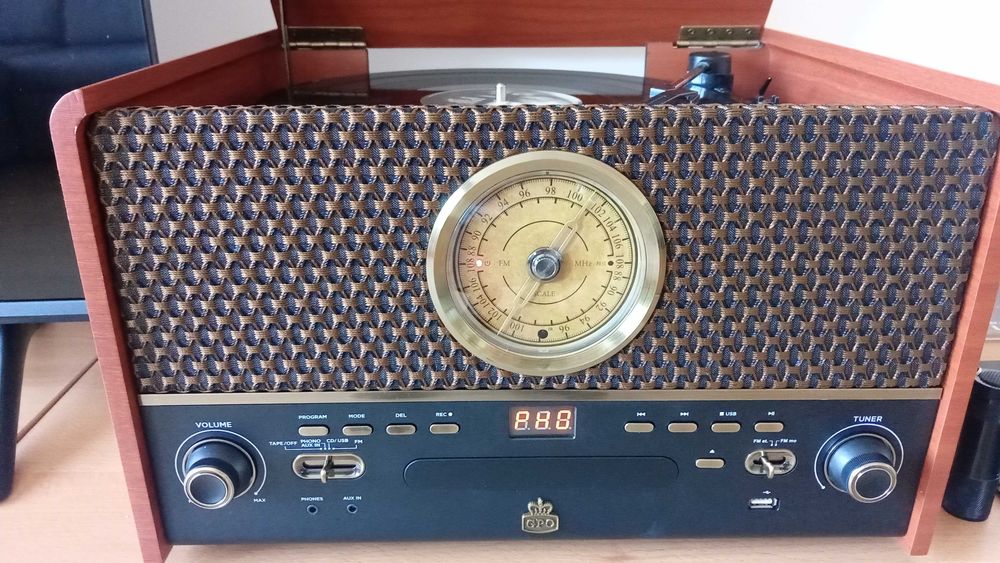 Aparelhagem retrogold - Rádio, Vinil, cassete, CD, USB.