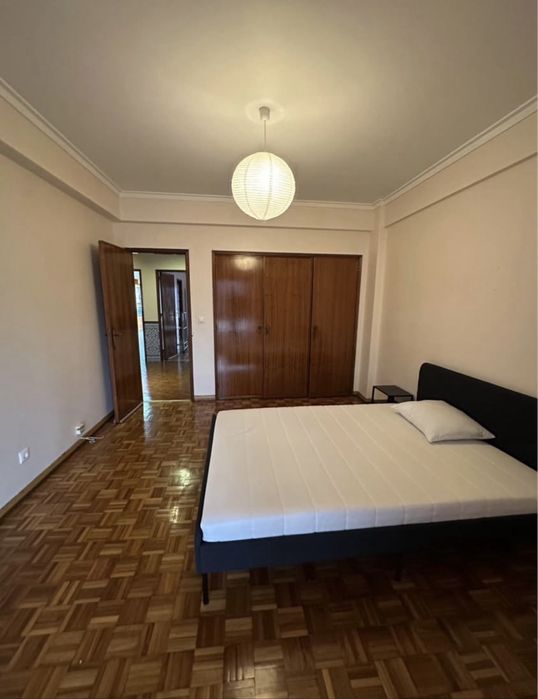 Aluguer de quarto de casal - 2 minutos da estação do Cacém