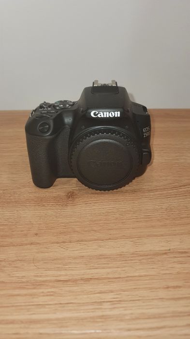 Câmera DSLR Canon 250D basicamente NOVA