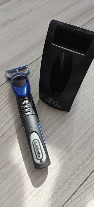 Gillette Fusion Proglide Styler ze stojakiem