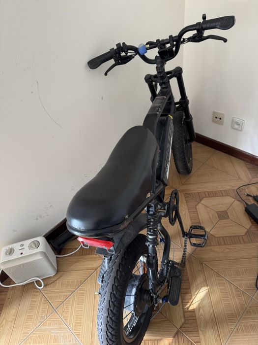 vendendo um motor elétrico; ele só precisa de uma tomada.