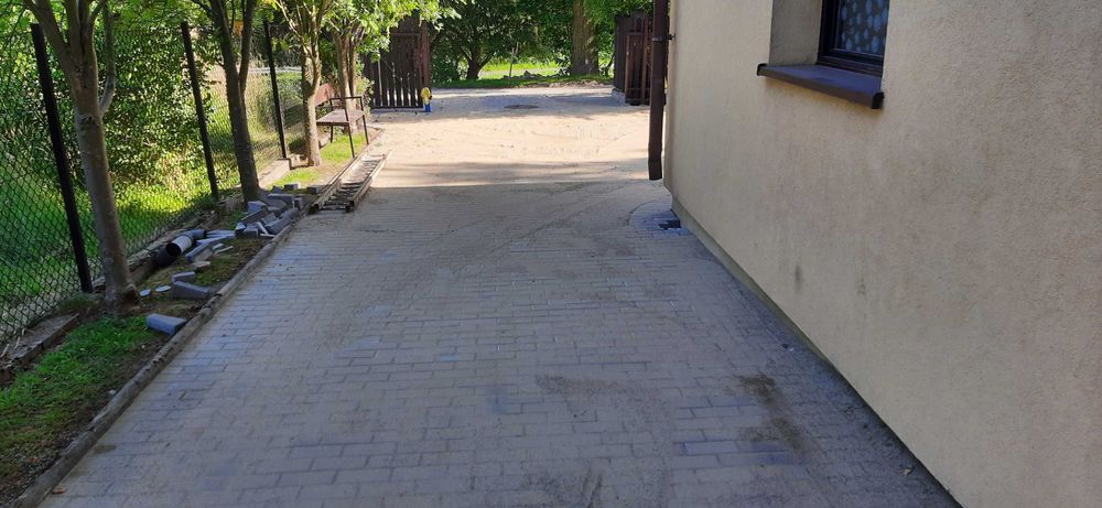 Roboty ziemne wyburzenia kanalizacja woda niwelacja,plantowania,drogi