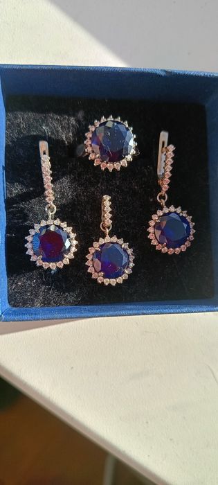 Продам сережки срібні з  сапфіром, можна набором