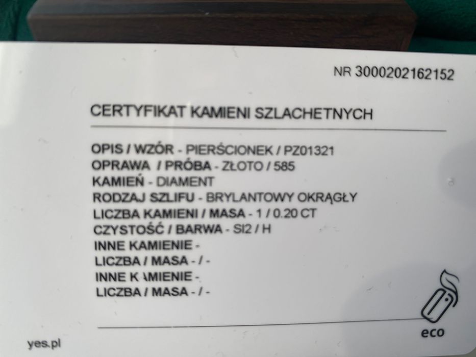Przepiękny pierścionek z diamentem