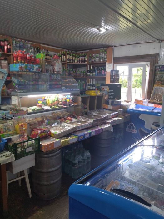 Продається діючий магазин в с. Райки з товаром (торг)