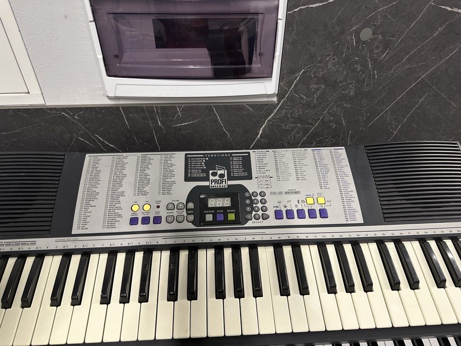 Синтезатор Yamaha PSR 215 з Європи
