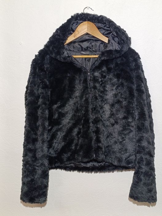 Жіноча штучна коротка шубка