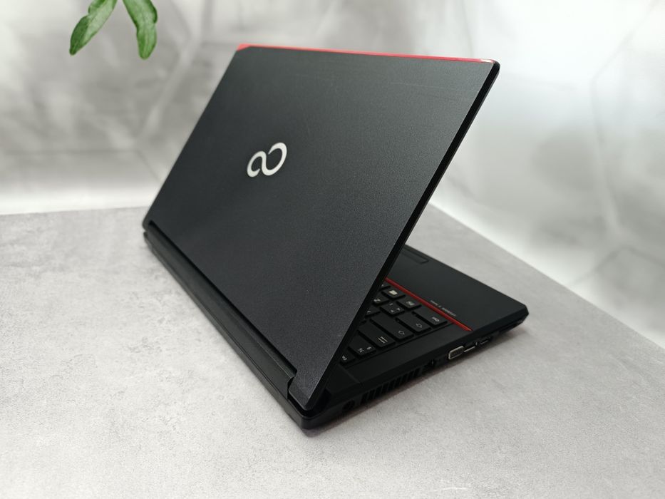Ноутбук Fujitsu LIFEBOOK E546/i3-6100U/8/256 GB/14" HD