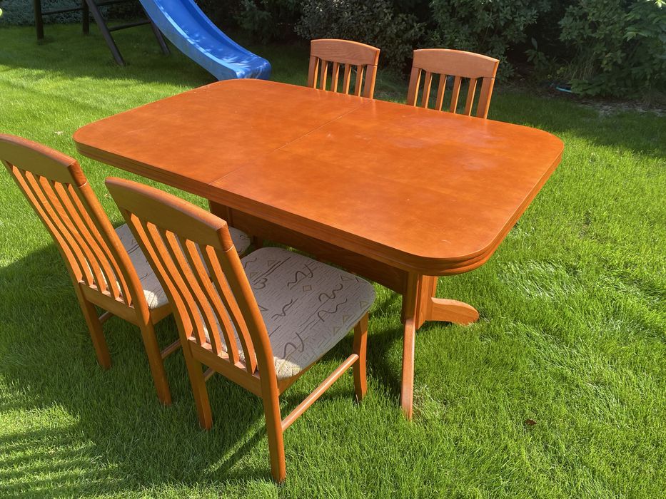 stół z 6 krzesłami