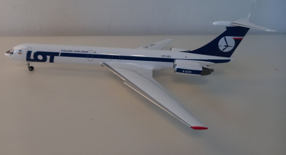IŁ-62M PLL LOT metalowy herpa 1:200 duży!!!