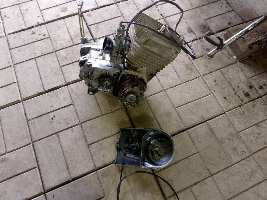 Продам двигун Мінськ 12вольт.