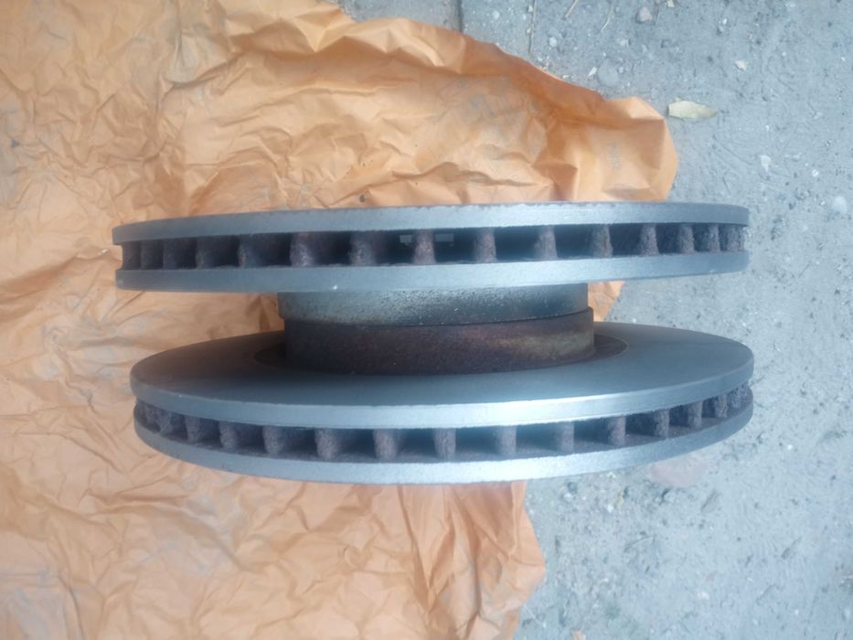 Tarcze hamulcowe przednie do qashgai 16b