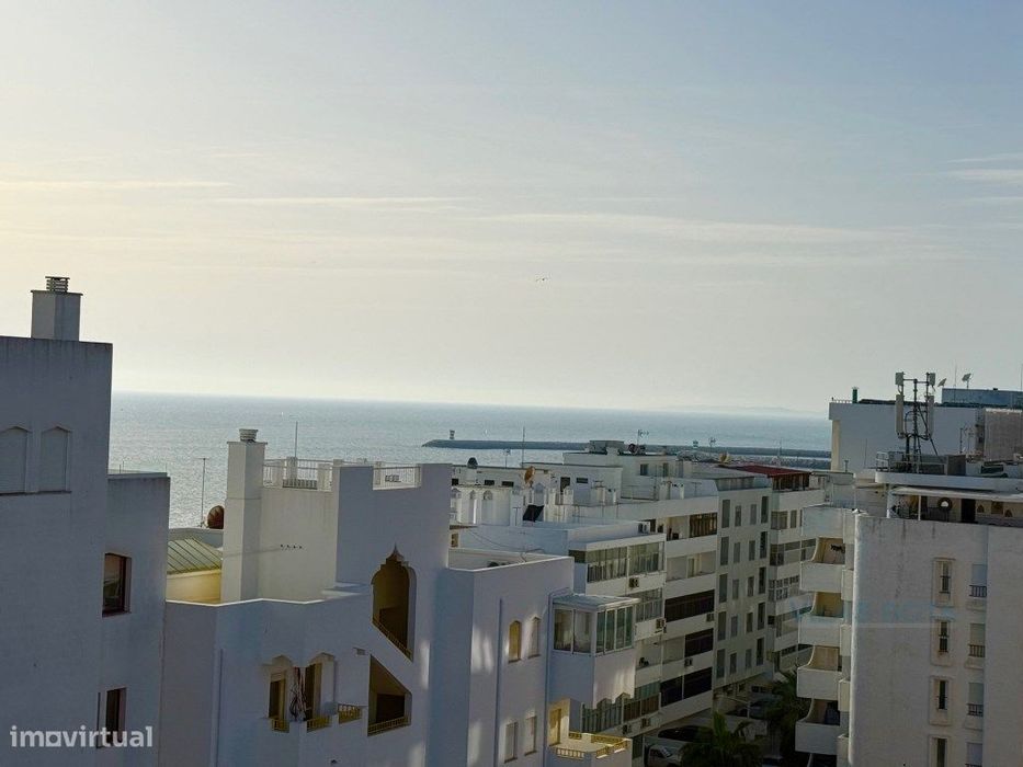 Apartamento T1 Renovado com Vista Mar a 100 metros da Praia Quarteira