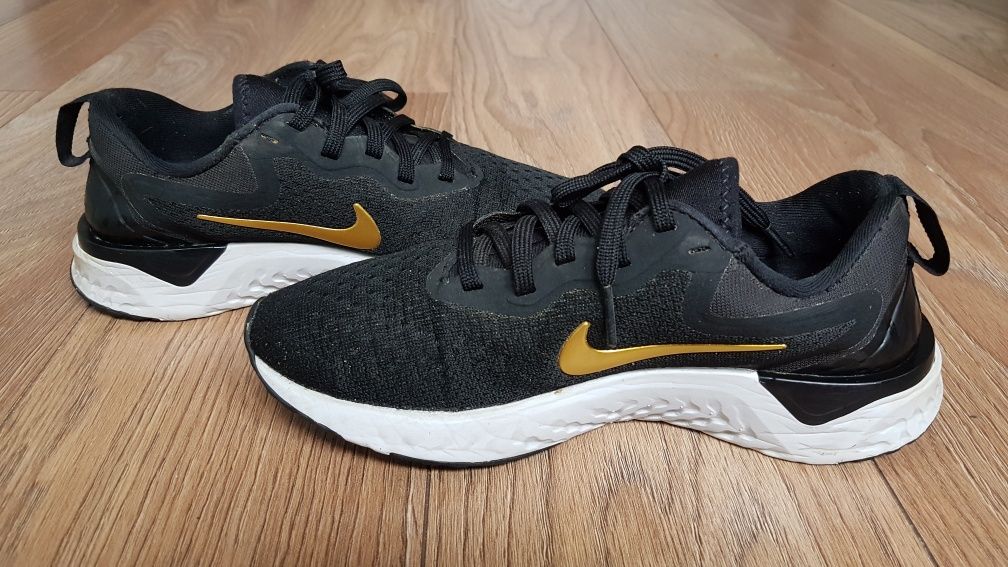 Buty Nike Odyssey React Gold rozmiar 37 5 okazja Sneakers Wrze nia OLX.pl