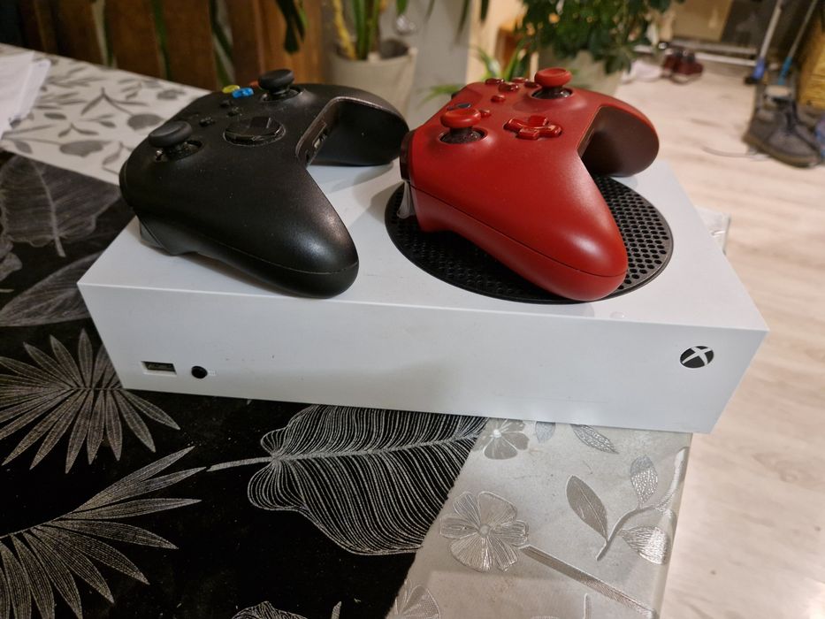 Xbox series s +2 pady