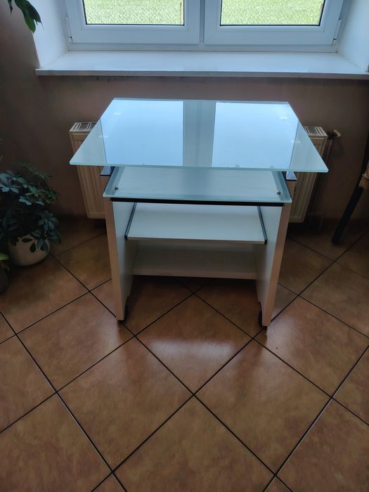 Białe biurko niemieckie
