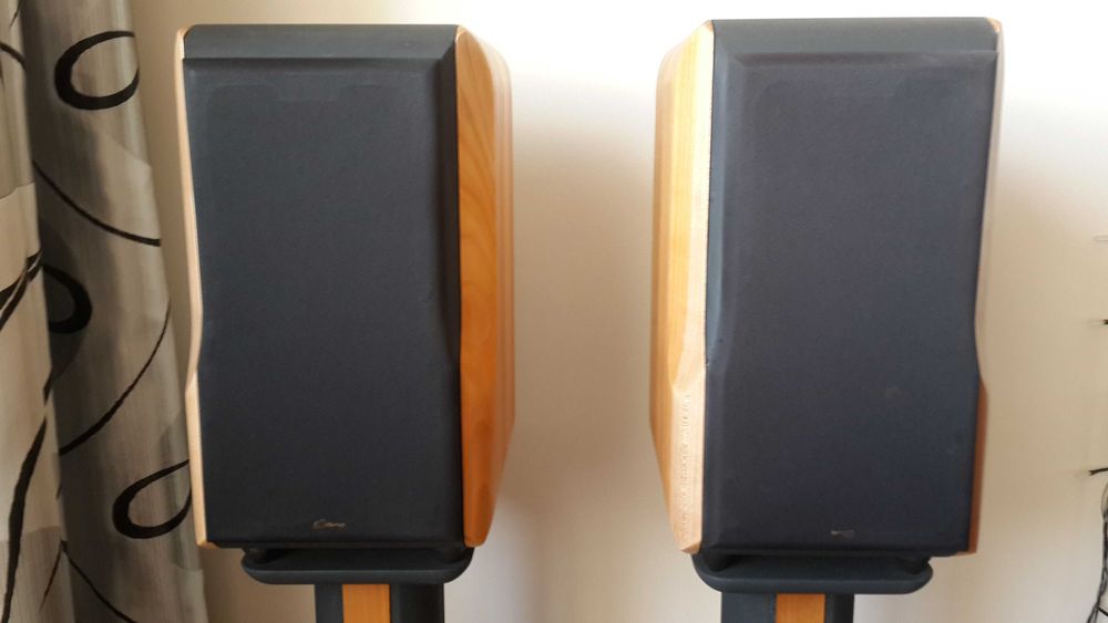 Колонки Chario Constellation Lynx + стійки  , дизайн Sonus Faber