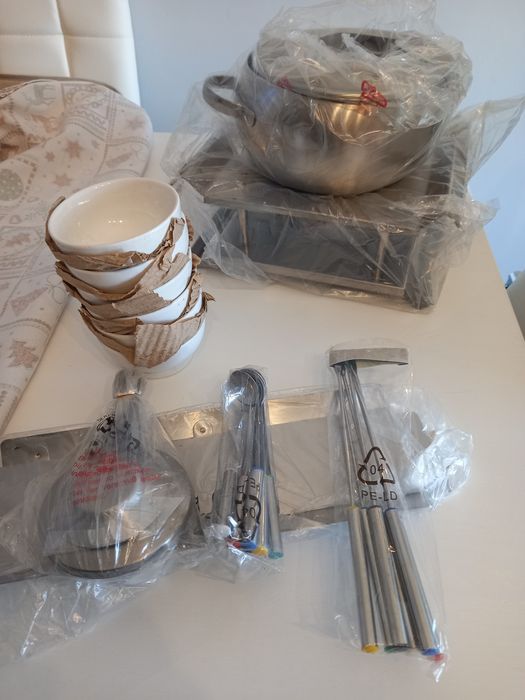 Conjunto  de fondue 25Pcs  completo e novo