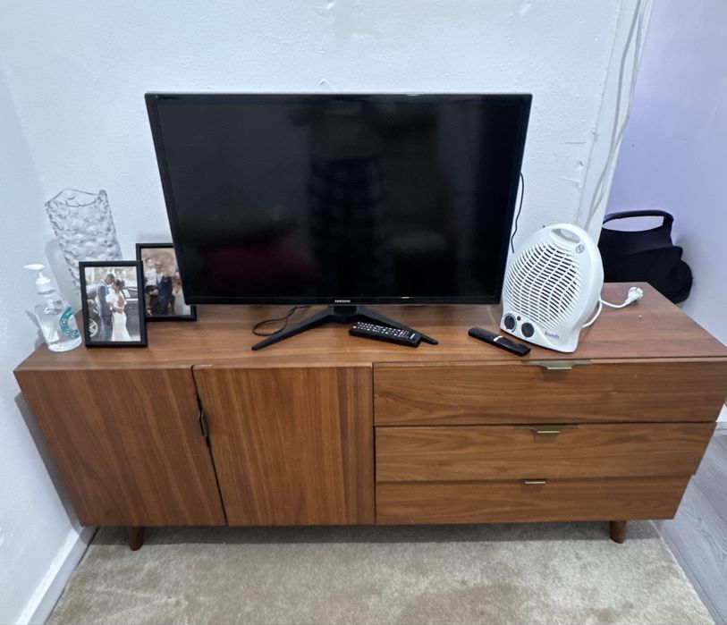 Aparador / Móvel de madeira para sala ou cozinha – Muito espaçoso