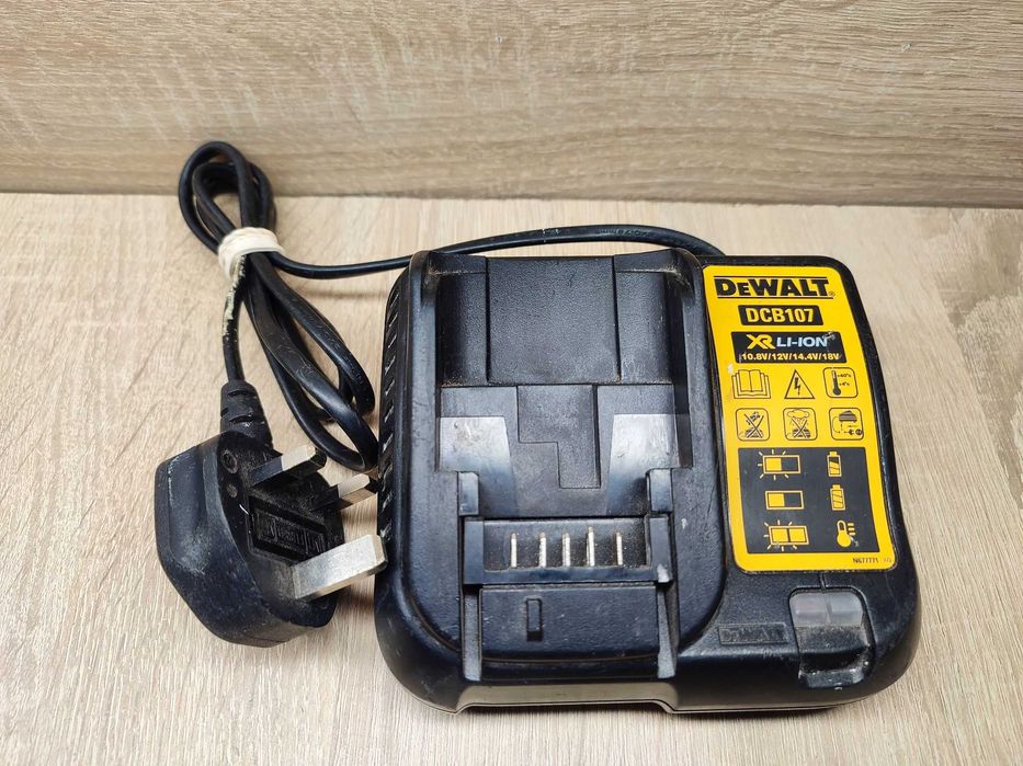 Ładowarka Dewalt DCB107