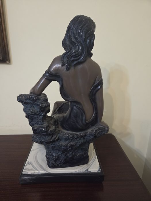 Vendo estátua usada