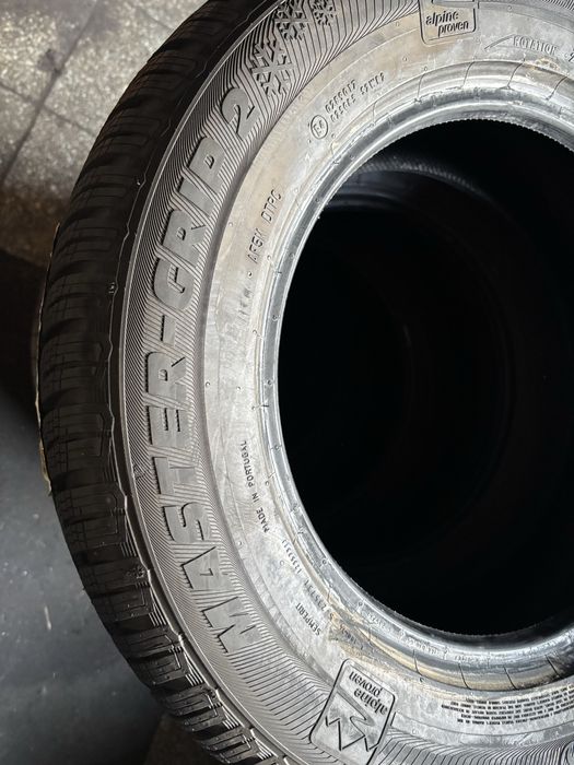 Nowe/ demo opony zimowe 215/65 R16 Semperit