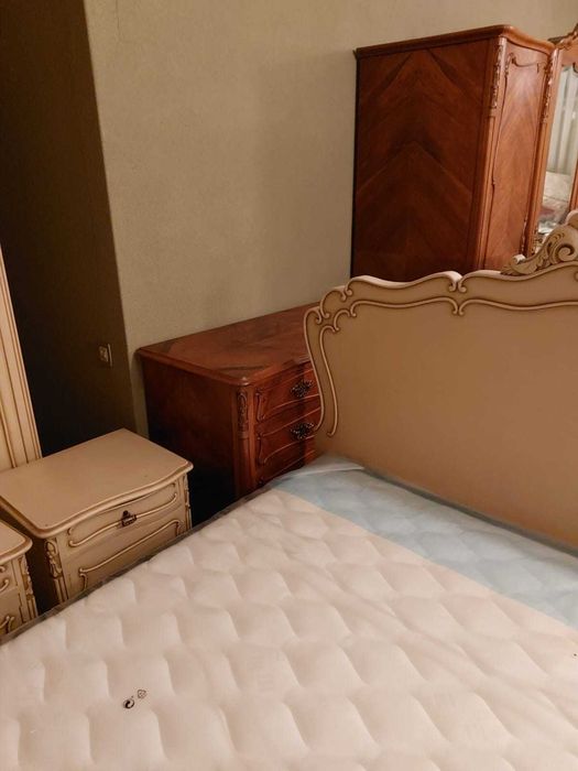 Mobília de quarto casal em madeira