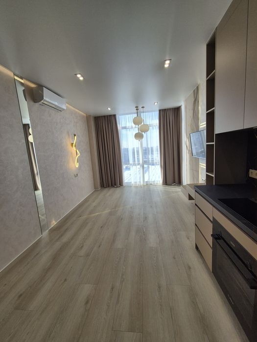 Продам квартиру з дизайнерських ремонтом