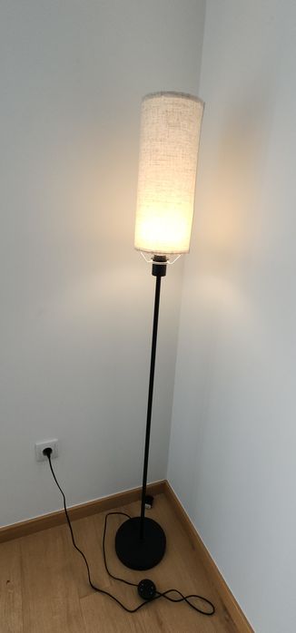 4 candeeiros com lâmpadas