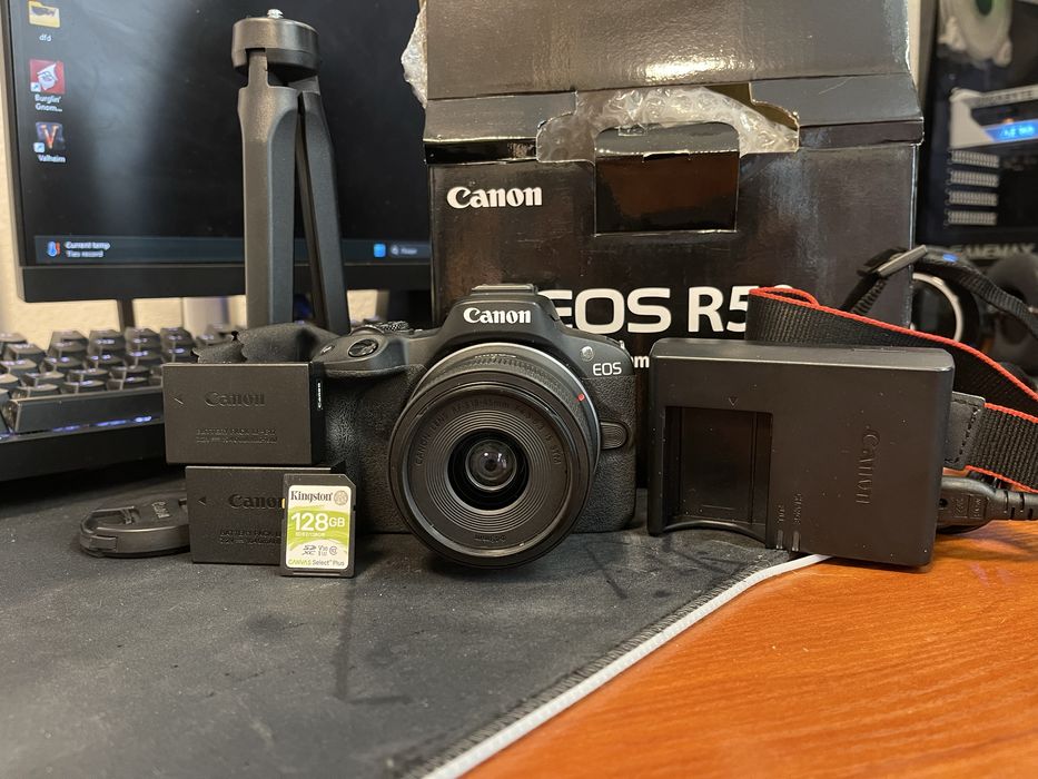 Фотоапарат EOS Canon R50 + kit обʼєктив 18-45mm