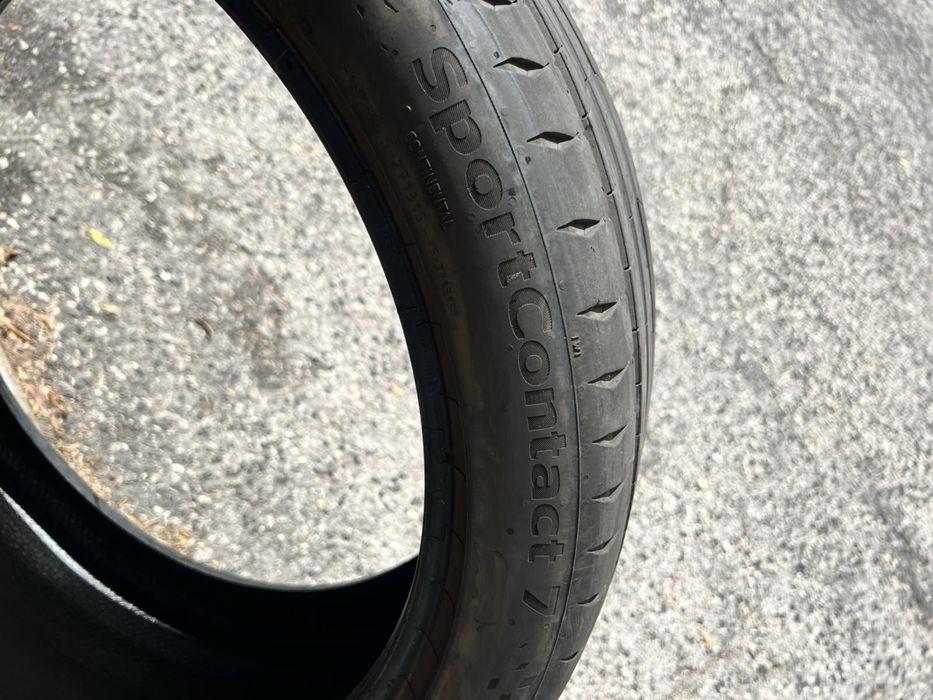 245/40/21 Continental 2 pneus