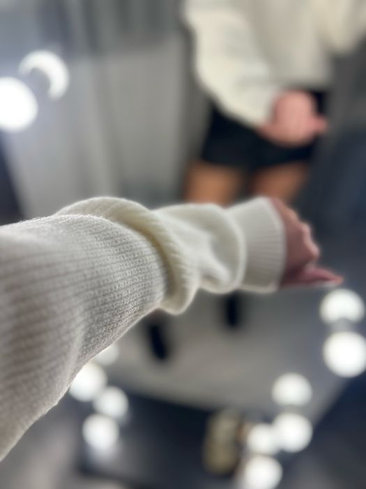 Білий( молочний) теплий светр