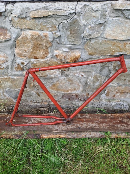 Велосипедная рама в хорошем состоянии