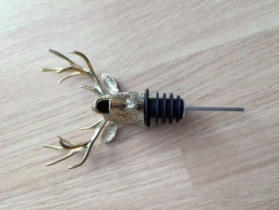 Lejek Jagermeister koloru złotego