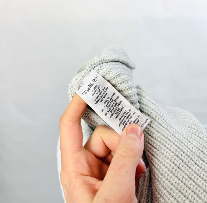 Jasnoszary sweter z falującym dołem M 38