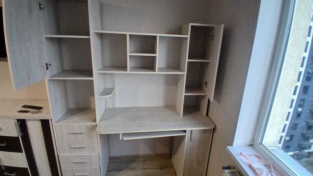 Меблі в дитячу, письмові столи!