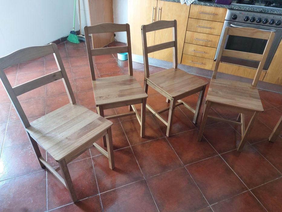 Mesa e 4 cadeiras
