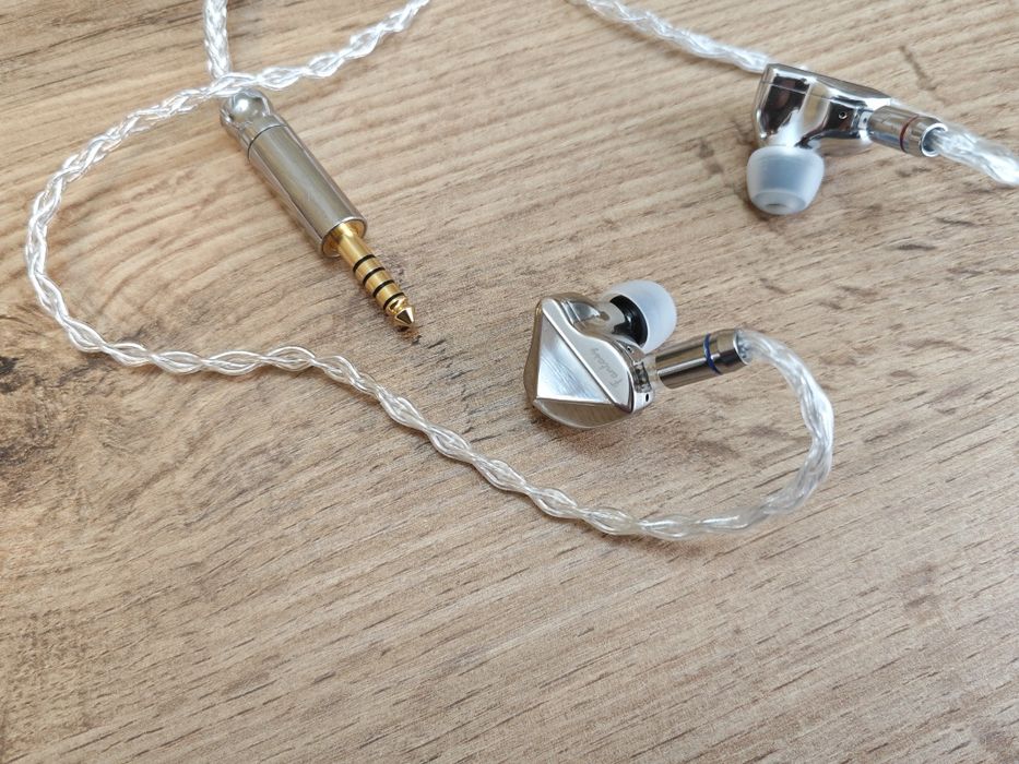 Наушники Cayin Fantasy + кабель XINHS 18G  8-ядерный из серебра.