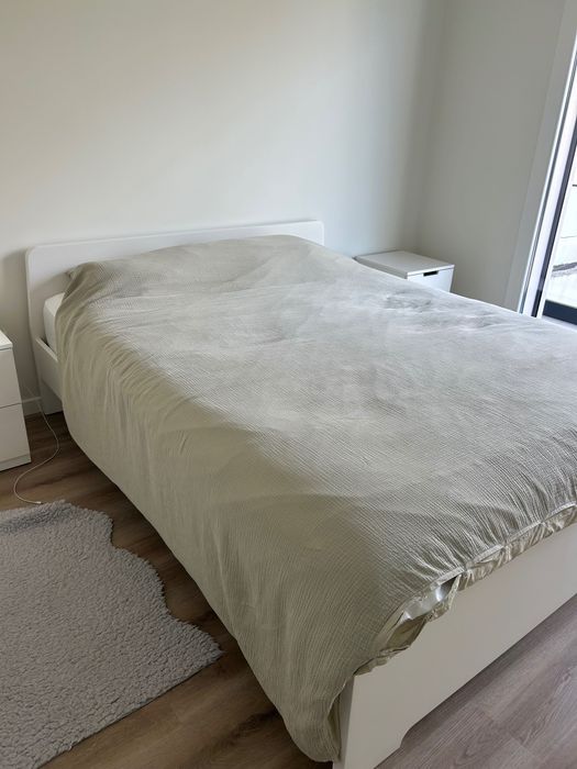 Cama casal Ikea como nova