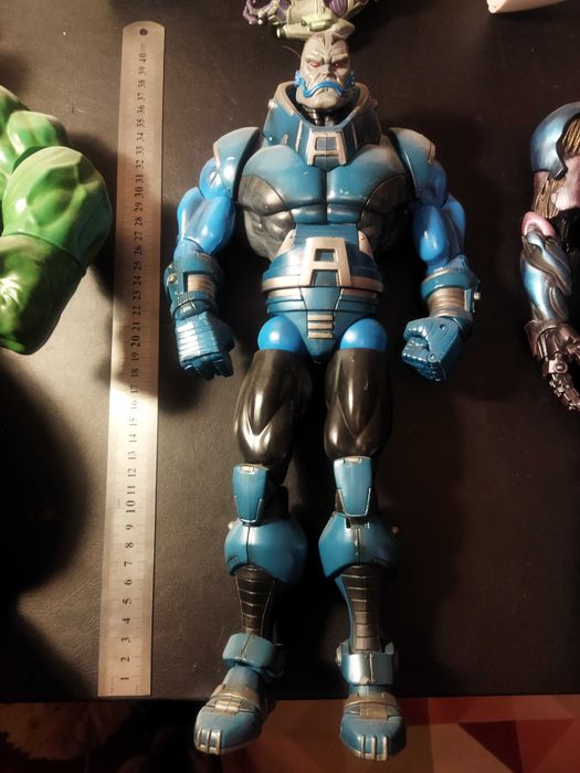 Marvel Sentinela mais outras figura de tamanho grande