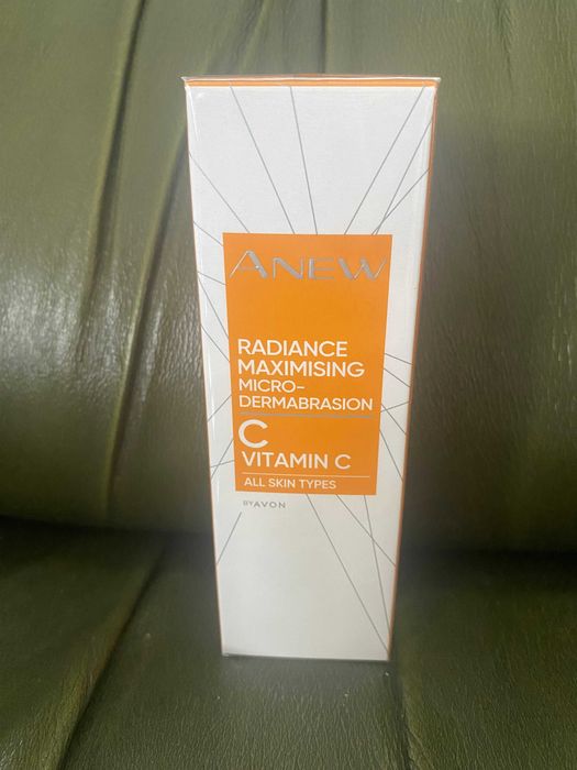 Avon Mikrodermabrazja peeling rozświetlający 75ml+próbka