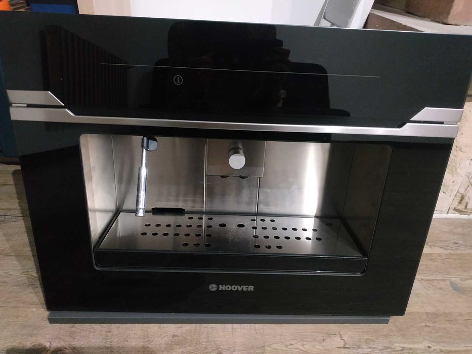 Ekspres do kawy w zabudowie Hoover