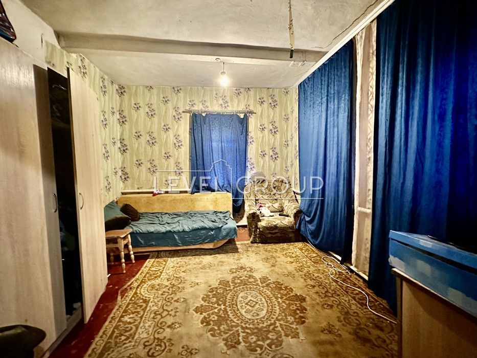 Без% Будинок з великою ділянкою та газом. Центральна вулиця