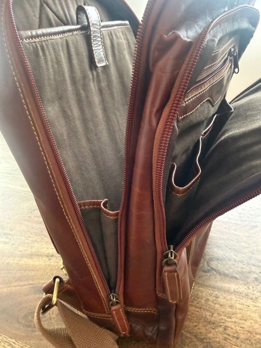 Mochila portátil em pele (Casa das Peles)