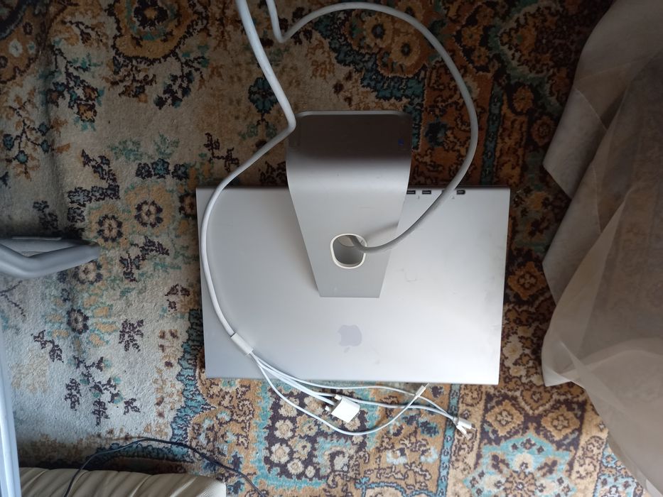 Монитор Apple Cinema