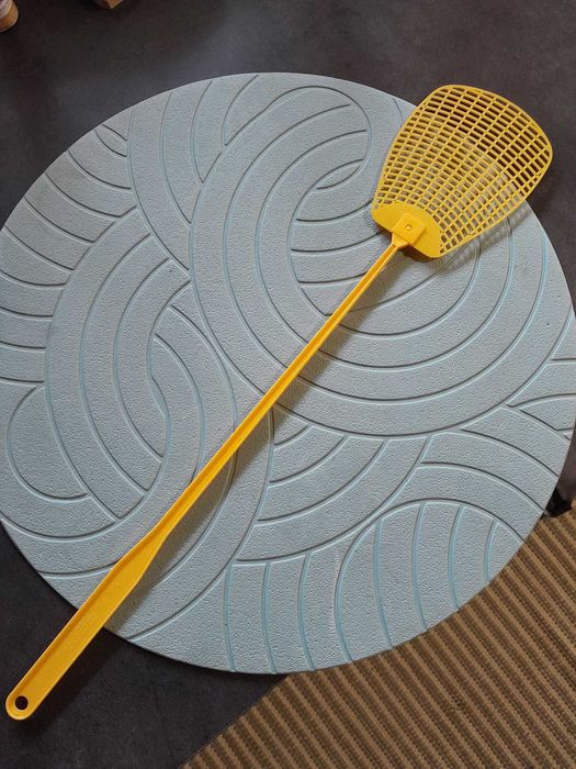 łapka packa na muchy owady komary